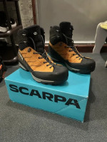 Scarpa mescalito trk planet gtx. Size 10,5