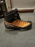 Scarpa mescalito trk planet gtx. Size 10,5