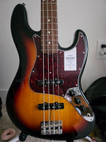 Fender MIJ TRADITIONAL 60S JAZZ BASS GUITAR