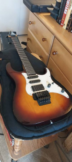 Vintage 1990's WASHBURN MG40 w/Floyd Rose + Gig Bag