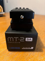 Boss MT-2 3A guitar pedal
