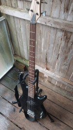 Soundgear standard bass guitar