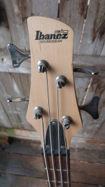 Soundgear standard bass guitar