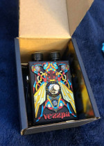 Beetronics VEZZPA Octave Fuzz Pedal with box