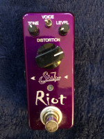 SUHR RIOT Mini Distortion Pedal in box