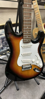 Silvertone strat
