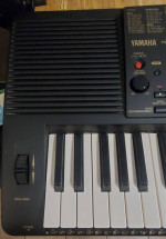 Yamaha PSR-520 Keyboard W/ Music Sheet Holder