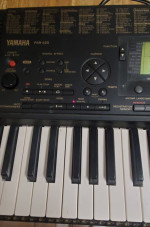 Yamaha PSR-520 Keyboard W/ Music Sheet Holder