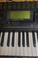 Yamaha PSR-520 Keyboard W/ Music Sheet Holder