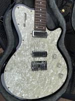 Godin Radiator w/ OHSC and locking tuners