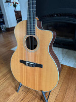 Taylor Nylon string guitar 214 ce-N