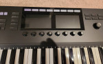 Native Instruments Kontrol S61 MkII Controller - like new