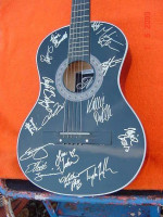 2006 AMERICAN IDOL SIGNED GUITAR DAUGHTRY PICKLER MCPHEE ETC