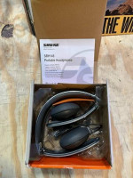NEW  SHURE SRH145 PORTABLE HEADPHONES GRAY T13-D14