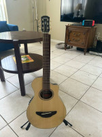 Yamaha APXT2 3/4 Thinline Acoustic-Electric Cutaway Guitar in Natural Finish