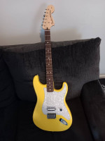 Fender Tom Delonge Stratocaster Reissue 2023