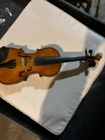 Cremona 1/2 size student violin.