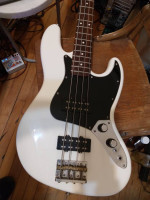 JINGLE BELLS__JINGLE MY WAY_ FENDER MODERN PLAYER....UPGRADED Edition