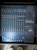 Yamaha EMX 5016 cf powered mixer and speakers