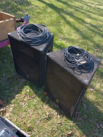 Yamaha EMX 5016 cf powered mixer and speakers
