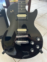 Epiphone Studio LT Ebony Guitar & Fender Mustang V.2 Amp