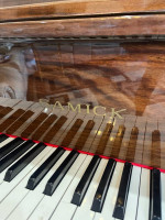 Piano Baby Grand STUNNING Hi-Polish Walnut! WARRANTY & FREE Tuning