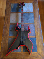 B.C. Rich Avenge w/Levy's bag 2000s