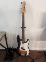 Peavy Milestone 2 Bass (Sunburst)