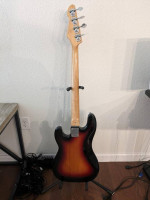 Peavy Milestone 2 Bass (Sunburst)