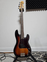 Fender Squier Classic Vibe Precision bass