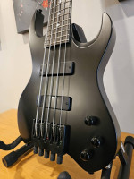 Kiesel Vader 5 headless bass guitar