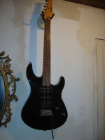 YAMAHA 121 ELECTRIC GUITAR