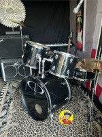 Beautiful Piano Black Drum Set
