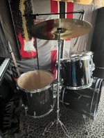 Beautiful Piano Black Drum Set