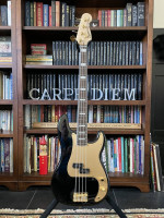 Squier 40th Anniversary Gold Edition Precision Bass - Black