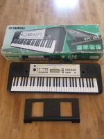 Yamaha YPT-255 Electronic Keyboard