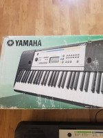 Yamaha YPT-255 Electronic Keyboard