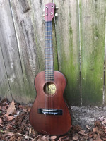Old Baritone Ukulele