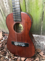 Old Baritone Ukulele