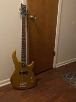 Dean Playmate 4 String Bass ,Like New