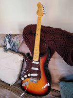 Vintage Reissued V6 Left Handed Sunburst strat electric guitar