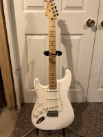 Fender Player Series Stratocaster - gloss white Like New ! !