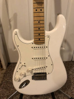 Fender Player Series Stratocaster - gloss white Like New ! !