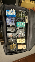Pedal lot board and bag with isolated power supplies