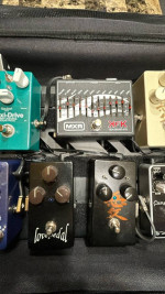 Pedal lot board and bag with isolated power supplies