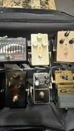 Pedal lot board and bag with isolated power supplies