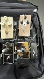 Pedal lot board and bag with isolated power supplies