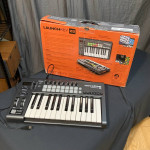 Launchkey 25 midi controller by Novation - tested/works great!