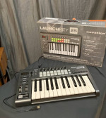 Launchkey 25 midi controller by Novation - tested/works great!
