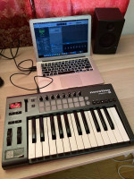 Launchkey 25 midi controller by Novation - tested/works great!